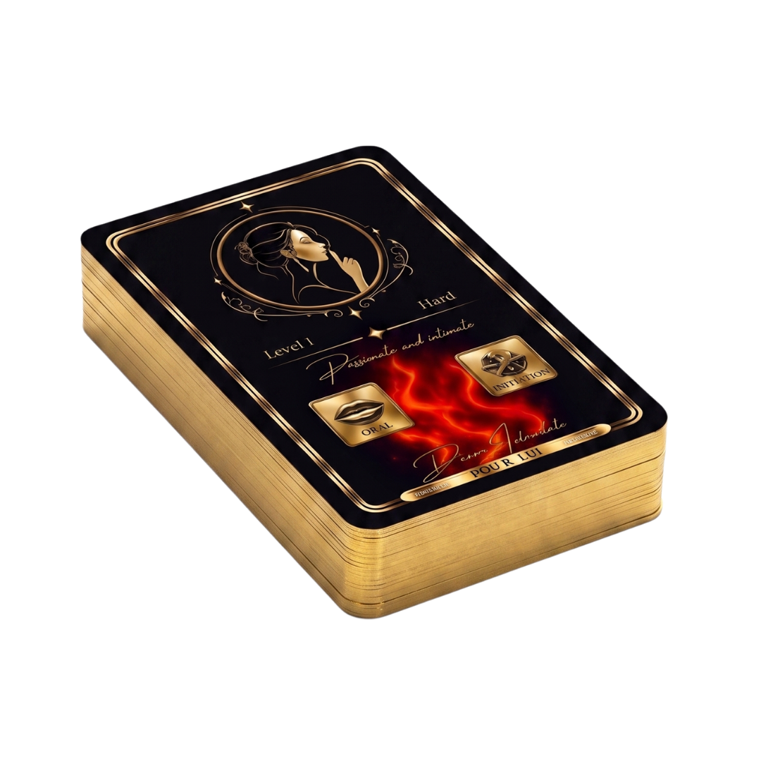 Pile de cartes à jouer "Hard - Pour Elle" de la collection Désirs Interdits, sur fond noir et doré avec des motifs de flammes.