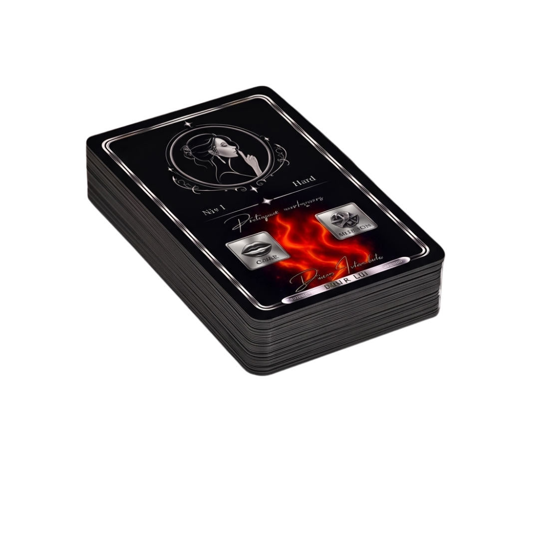 Pile de cartes à jouer "Hard - Pour Lui" de la collection Désirs Interdits, avec un design noir et argenté orné de flammes.